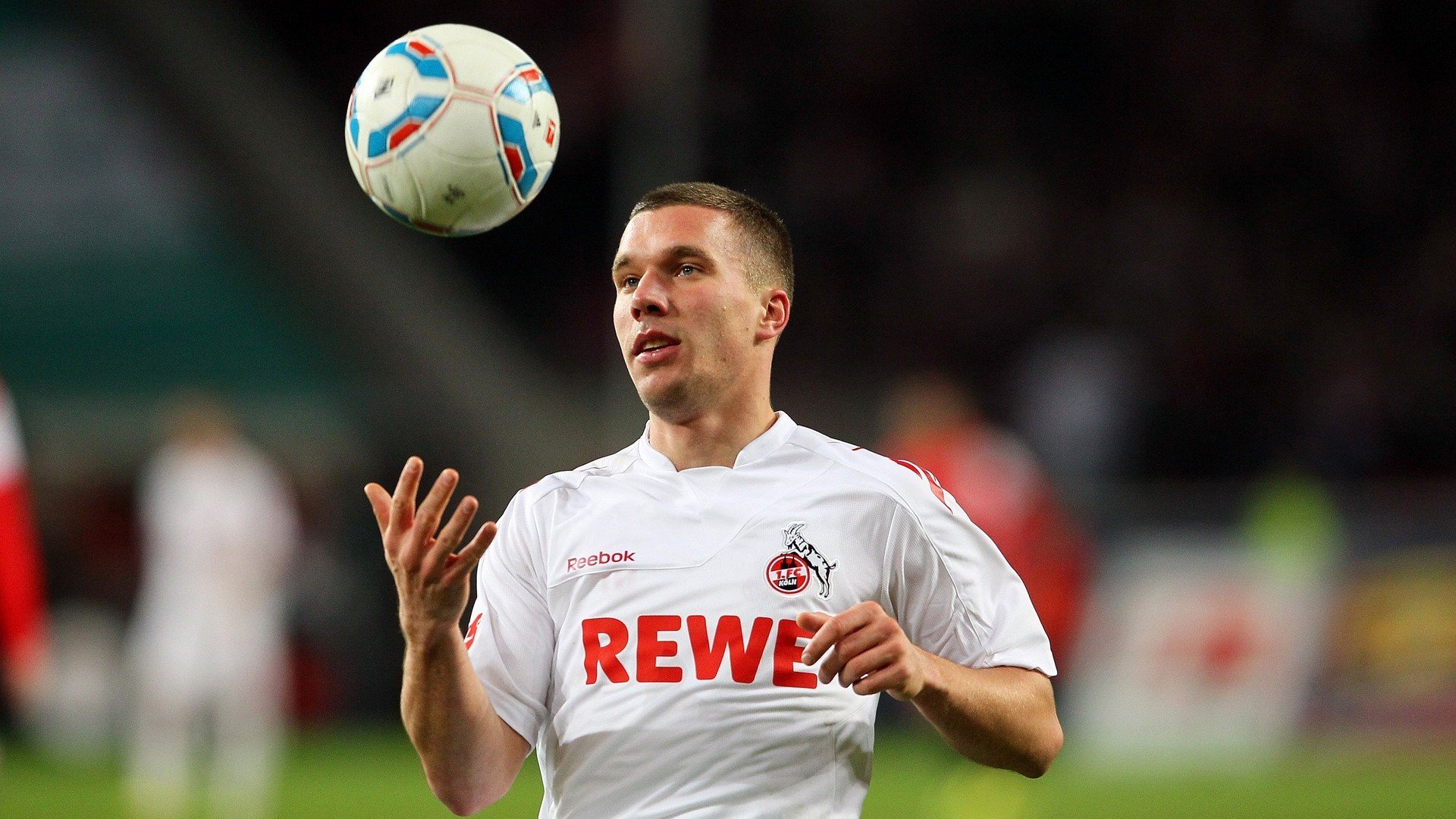 绿色环保足球器材在校园中全面推广，践行绿色发展理念，足球环境创设的主题